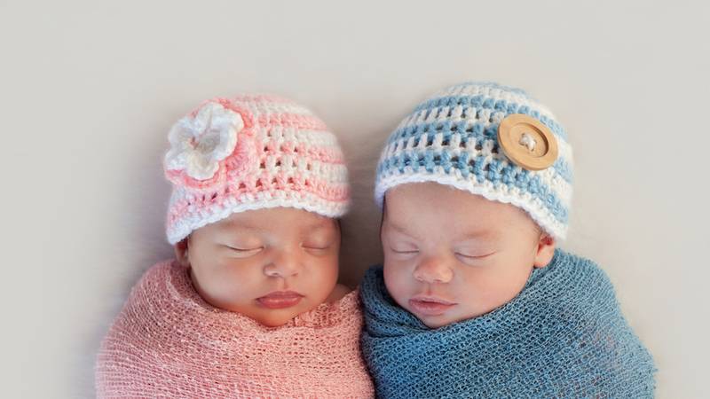 Babies met gebreide mutsjes