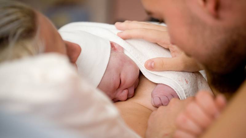 Episiotomie Inknippen Tijdens De Bevalling